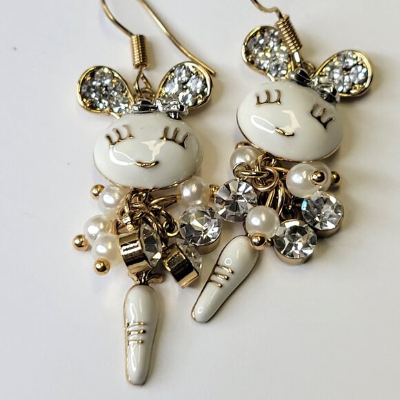Crystal Cat Earrings White and Gold Enamelled Kitty Earrings - Picture 6 of 7